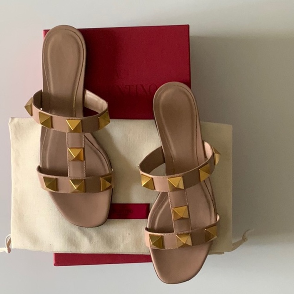 Valentino Garavani, Roman Stud Calf Leather Slides. Color: Rose Cannelle